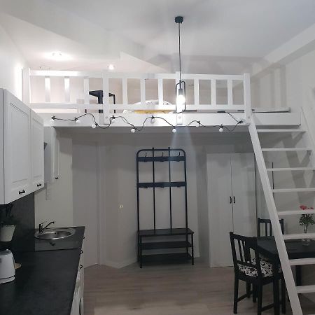 Przytulna Kawalerka Z Antresola Appartement Katowice Buitenkant foto