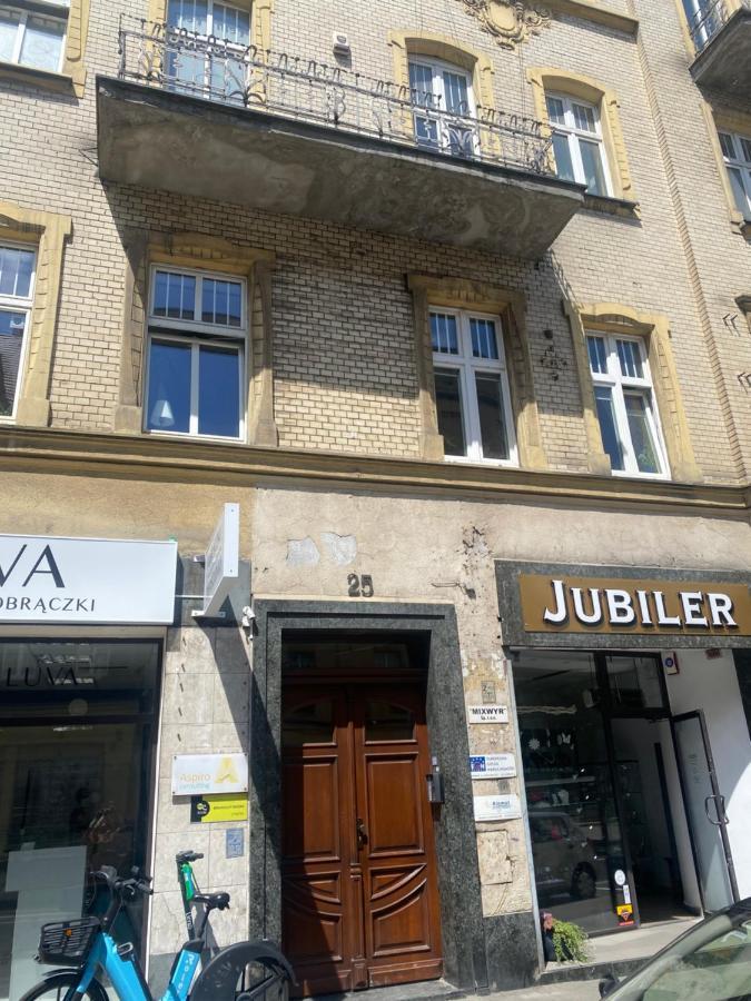 Przytulna Kawalerka Z Antresola Appartement Katowice Buitenkant foto